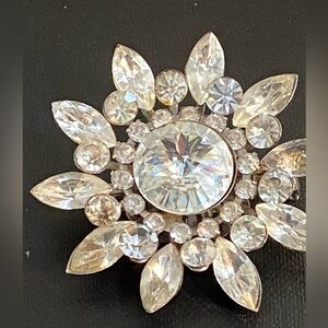 Vintage 1960’s Clear Rhinestone Brooch.